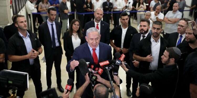נתניהו בכנסת אחרי ההצבעה לפיזורה. צילום: EPA צילום: EPA