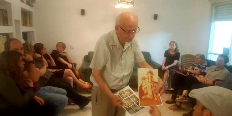 "היום ילדים נבונים וחשופים לדברים. אז לא היה מקום לשאלות"