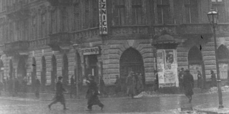 הבית ברחוב סמוצ'ה 10, פינת נובוליפקי, ורשה. צילום: ארכיון עיריית ורשה צילום: ארכיון עיריית ורשה