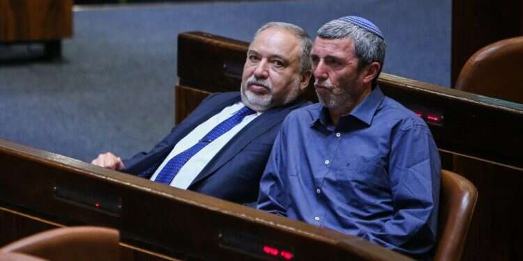 ליברמן והרב רפי פרץ בכנסת. צילום: אורן בן חקון צילום: אורן בן חקון