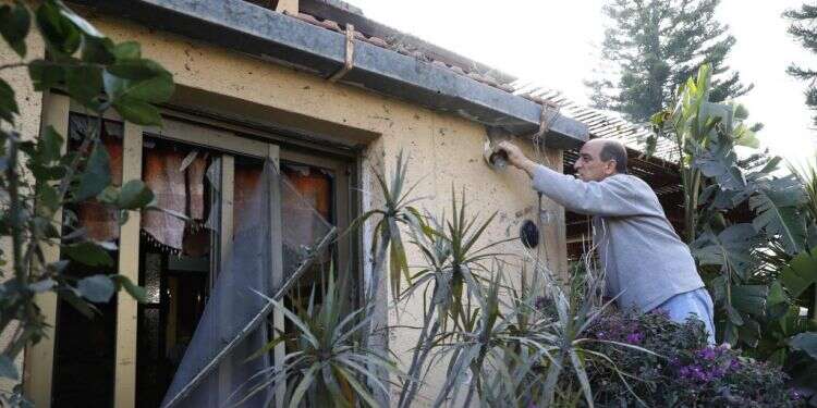 בית שנפגע מרקטה באשקלון. צילום: AFP צילום: AFP
