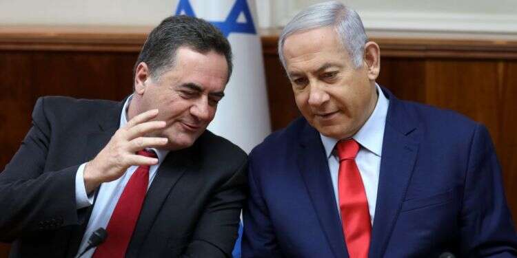 שר האוצר ישראל כץ עם ראש הממשלה נתניהו. צילום: AFP צילום: AFP