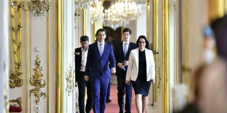 הקנצלר סבסטיאן קורץ מגיע לפגישה בבית הנשיא. צילום: AFP צילום: AFP