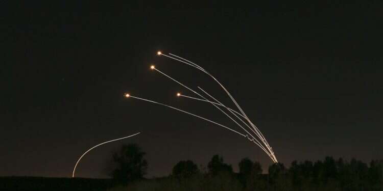 כיפת ברזל בפעולה במהלך סבב הלחימה האחרון. צילום: AP צילום: AP