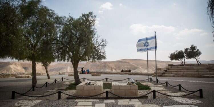 קבר פולה ודוד בן גוריון. צילום: הדס פרוש, פלאש 90 צילום: הדס פרוש, פלאש 90