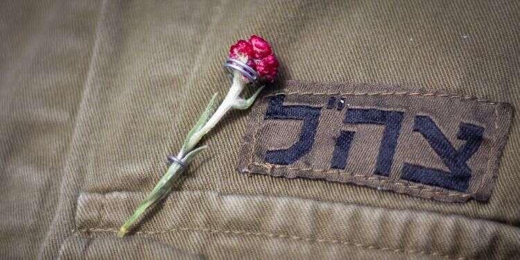 סיכת דם המכבים האדום. צילום: אפרת כהן צילום: אפרת כהן