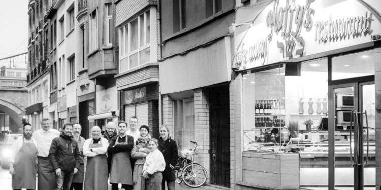 נלחמים באנטישמיות דרך הקיבה. צוות מסעדת צילום: יח"צ