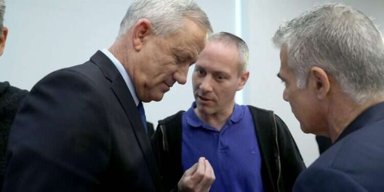 יאיר לפיד, חילי טרופר ובני גנץ בכינוס רשימת צילום: גדעון מרקוביץ