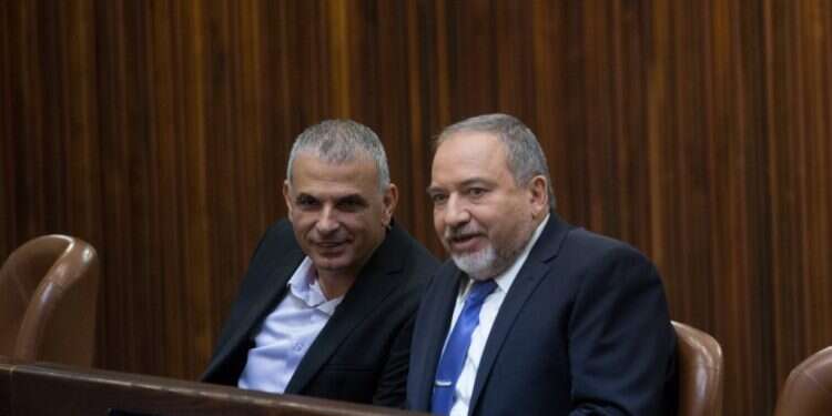 האופוזיציה והפוזיציה. אביגדור ליברמן ומשה כחלון. צילום: יונתן זינדל, פלאש 90 צילום: יונתן זינדל, פלאש 90