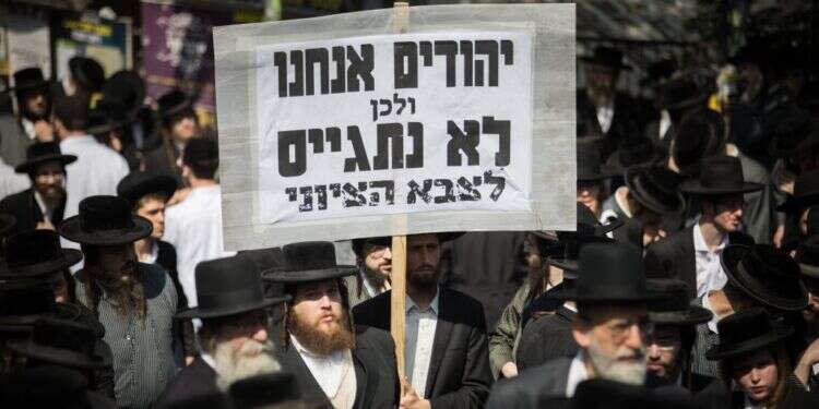 הפגנה נגד גיוס חרדים. צילום: יונתן זינדל, פלאש 90 צילום: יונתן זינדל, פלאש 90