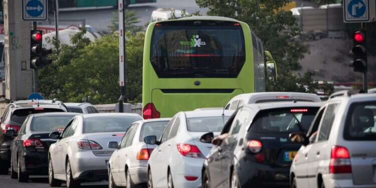מכורים לרכב פרטי. אילוסטרציה. צילום: יונתן זינדל, פלאש 90 צילום: יונתן זינדל, פלאש 90