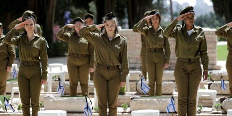 חיילות בהר הרצל. צילום: EPA צילום: EPA