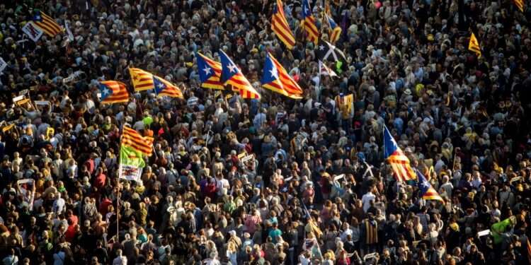 הפגנת תמיכה בעומדים למשפט. צילום: EPA צילום: EPA