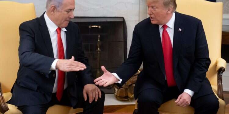 דונלד טראמפ ובנימין נתניהו לאחר ההכרזה על הכרת ארה צילום: AFP