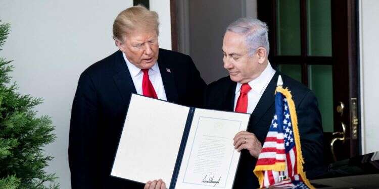 דונלד טראמפ ובנימין נתניהו בהכרזה על הכרת ארה צילום: AFP