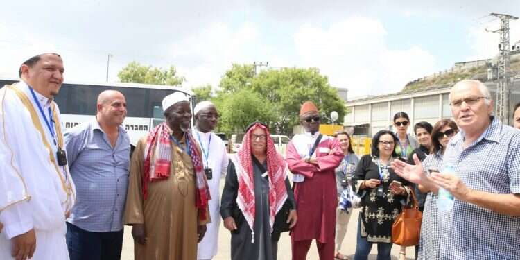 האורחים המוסלמים, אתמול בשומרון. צילום: מרים צחי צילום: מרים צחי