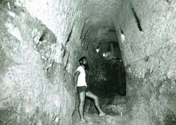 "פה, היכן שחצוב, ניצב ארון הברית"