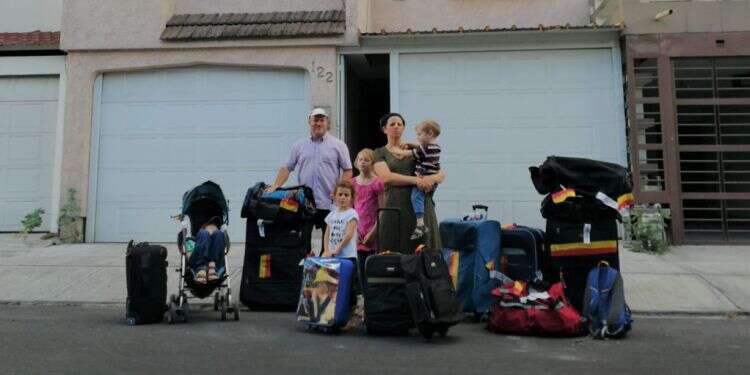 משפחת הלוי. צילום: מתוך הסדרה צילום: מתוך הסדרה "רילוקיישן", כאן 11