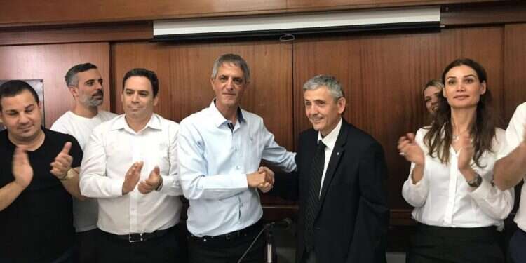 עו״ד חיים קנת, יו״ר ועדת הבחירות שני מימין) עם עו הבחירות לראשות לשכת עורכי הדין: בפעם השלישית בא לרחביה בחור חדש