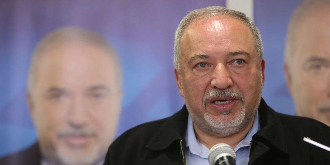 אביגדור ליברמן במטה הבחירות. צילום: מרים צחי צילום: מרים צחי