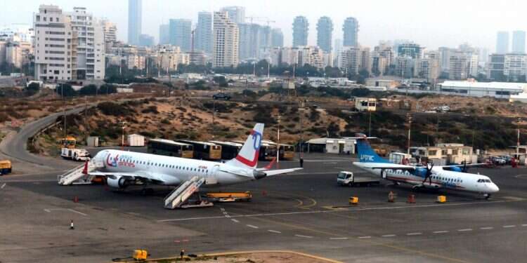 שדה דב. צילום: חיים צח, לע צילום: חיים צח, לע"מ
