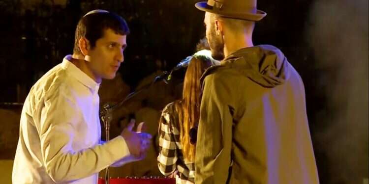 גושן, הנערה וטל-עזורי על בימת יום העצמאות. צילום מסך עיריית רמת-גן צילום מסך עיריית רמת-גן