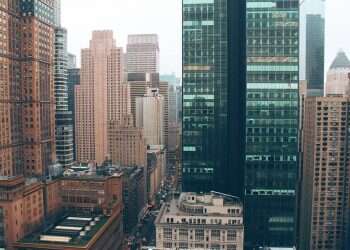 רכישת נדל”ן בארצות הברית מכינוס נכסים – בעד ונגד