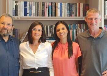 הרכש החדש של אהוד ברק: קריצה לימין ולדתיים