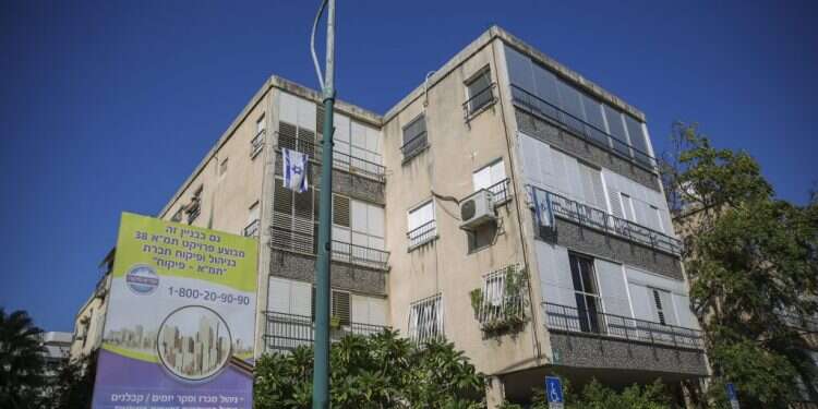 התשתיות הישנות לא תמיד מצליחות לעכל. תמ צילום: יהושע יוסף