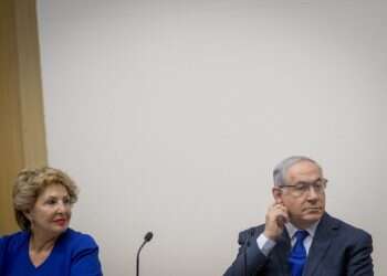 סופה לנדבר התבקשה לסייע לליכוד בבחירות, אפשר שתמונה בהמשך לשגרירה במוסקבה