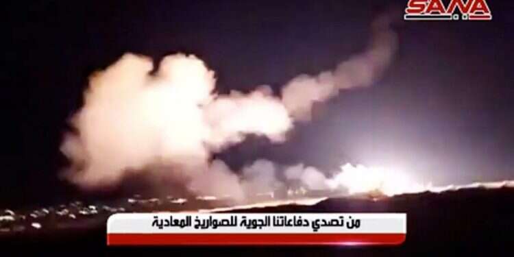 הדיווחים בטלוויזיה הסורית על ההפצצה המיוחסת לישראל, השבוע. צילום: רויטרס צילום: רויטרס