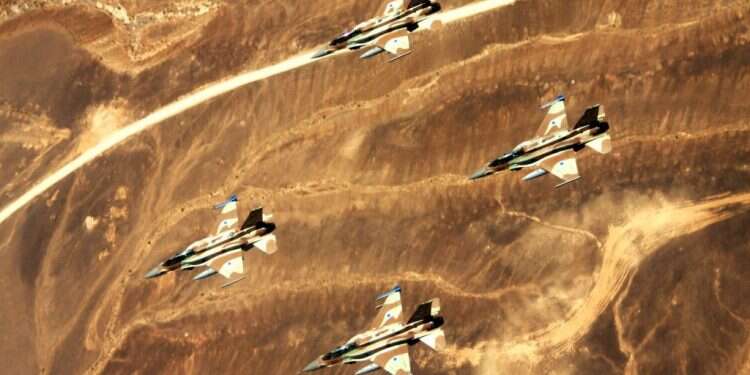 מטוסי סופה (אף־16) במטס יום העצמאות. צילום: דו צילום: דו"צ