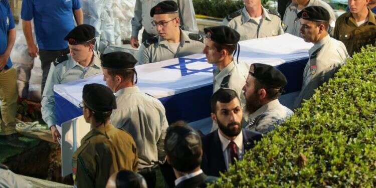 הלווייתו של זכריה באומל ז צילום: אורן בן חקון