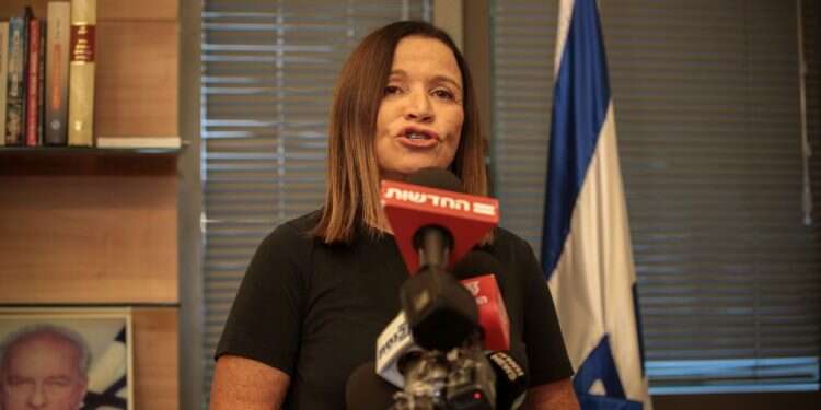 שלי יחימוביץ' מודיעה על פרישתה מהכנסת, השבוע. צילום: אורן בן־חקון צילום: אורן בן־חקון