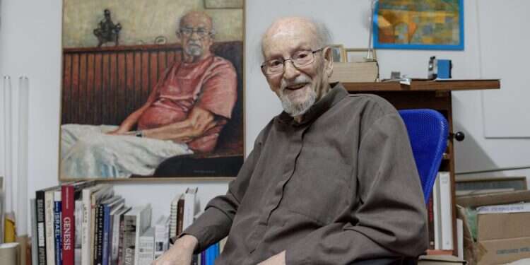 רועה צאן וחקלאי, משורר וצלם. טוביה ריבנר בביתו, 2018. צילום: גיל אליהו, ג'יני צילום: גיל אליהו, ג'יני