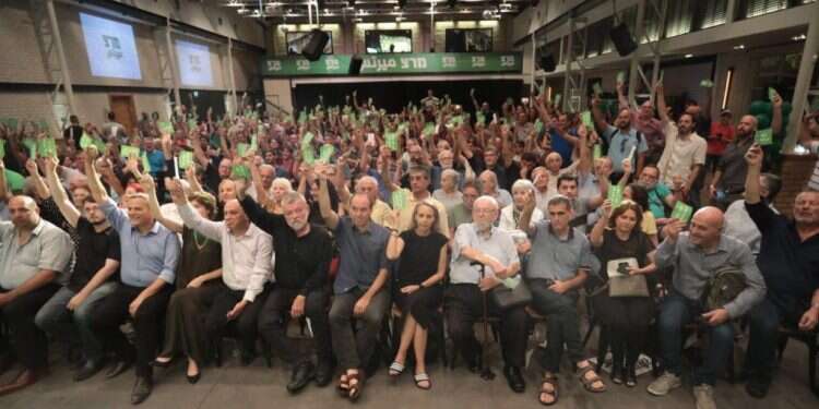 לא הרים את ידו בעד. יאיר צבן 'זקן השבט' במרצ על האיחוד עם ברק: "הוא אינו פרטנר"