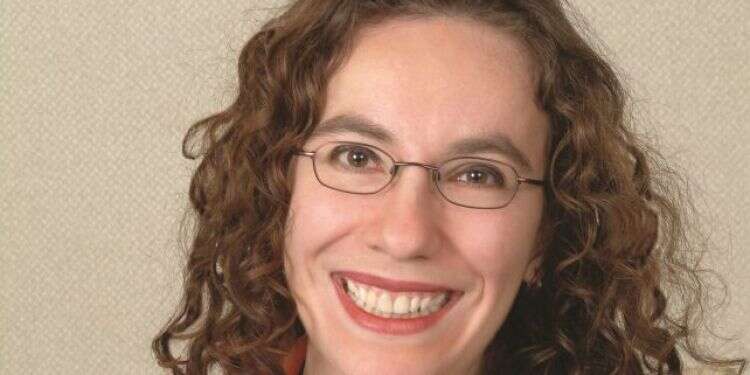 הסופרת נעמי נוביק. צילום: Beth Gwinn © צילום: Beth Gwinn ©