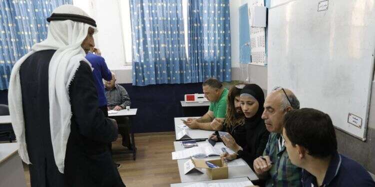 קלפי בטייבה, בבחירות באפריל. צילום: AFP צילום: AFP