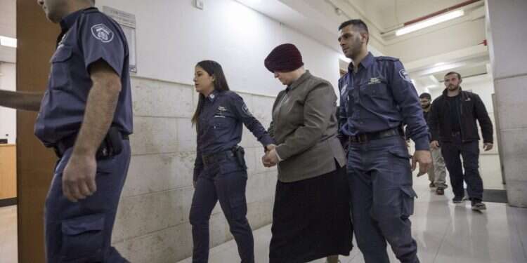 מלכה לייפר מובאת לשימוע בבית המשפט בירושלים, פברואר 2018. צילום: EPA צילום: EPA