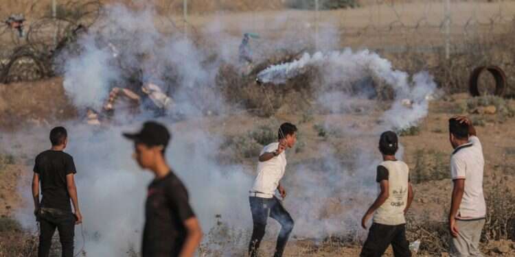 התפרעויות בגבול הרצועה. צילום: EPA צילום: EPA