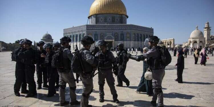 העימותים בהר הבית בתשעה באב, ארכיון. צילום: EPA צילום: EPA