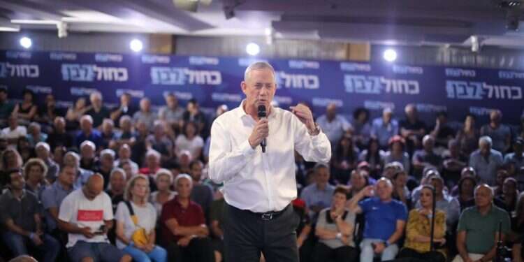 גנץ בכנס בנס ציונה, השבוע. צילום: אלעד מלכה צילום: אלעד מלכה