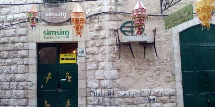 SIM SIM גסטהאוס, נצרת קום והתכלב בארץ: גסטהאוס שיתופי בנצרת