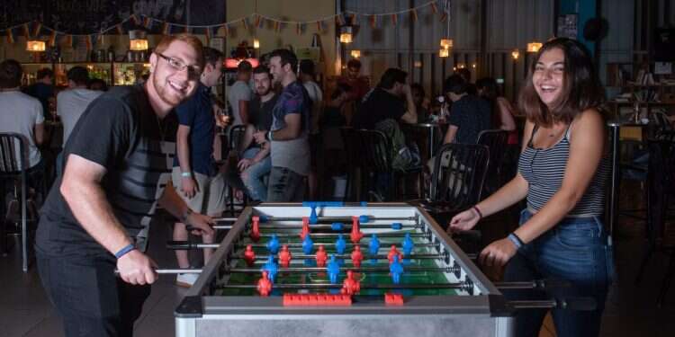 האחים אמילי ואייזיק אזואלוס. צילום: אביטל הירש צילום: אביטל הירש