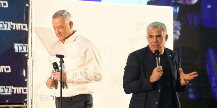 יאיר לפיד ובני גנץ בכנס בחירות. צילום: יוסי זליגר צילום: יוסי זליגר