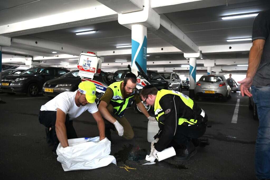 זירת הירי בחניון. צילום: יוסי זליגר צילום: יוסי זליגר