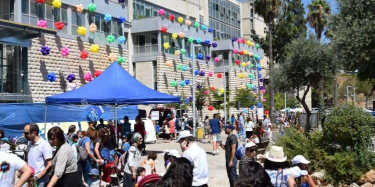 המדריך להורה המותש: הפנינג, תערוכת אומנות וסיור אסטרונומי