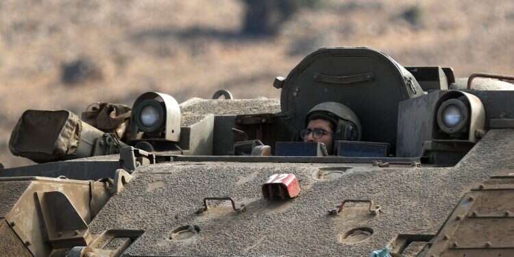 רכב משוריין ישראלי בתרגיל בגבול הצפון. צילום: EPA צילום: EPA