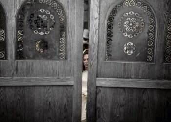 צילום: ראובן צוקרמן, "הנך יפה רעייתי", 2017 . מתוך התערוכה "חצרות" שהוצגה בגלריית המקלט בירושלים