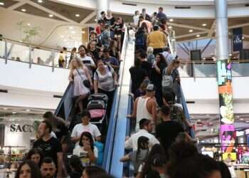 צילום: יהושע יוסף. קניון בעזריאלי בתל-אביב ביום השבתון השבוע.